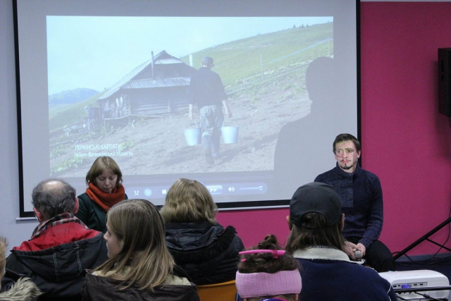 Кінопоказ документального фільму «Жива ватра». Гість показу режисеро Остап Костюк
